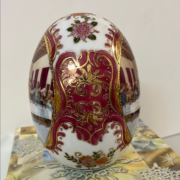 Decorative Ceramic Egg with Last Supper Design - Picture 4 of 13